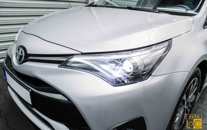 Toyota Avensis cena 77777 przebieg: 28900, rok produkcji 2016 z Stryków małe 562